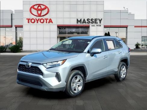 Used 2024 Toyota RAV4 XLE w/ Convenience Package FWD image 7