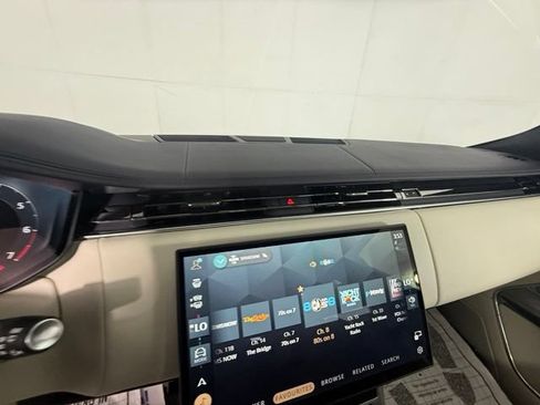 Used 2025 Land Rover Range Rover Long Wheelbase SE AWD/4WD image 19