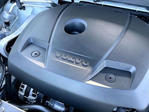 Used 2018 Volvo XC60 T6 Momentum w/ Convenience Package AWD/4WD image 33