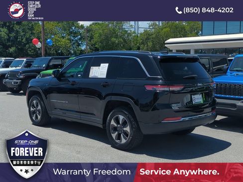Used 2022 Jeep Grand Cherokee Limited 4xe w/ Luxury Tech Group II AWD/4WD image 4