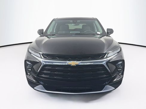 Used 2025 Chevrolet Blazer LT FWD image 2