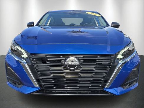 Used 2025 Nissan Altima 2.5 SV FWD image 8