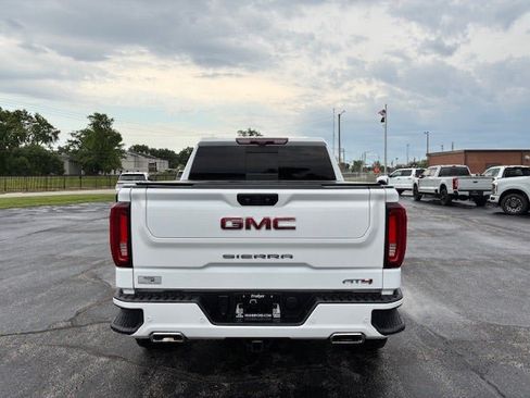 Used 2022 GMC Sierra 1500 AT4 w/ AT4 Premium Package AWD/4WD image 4