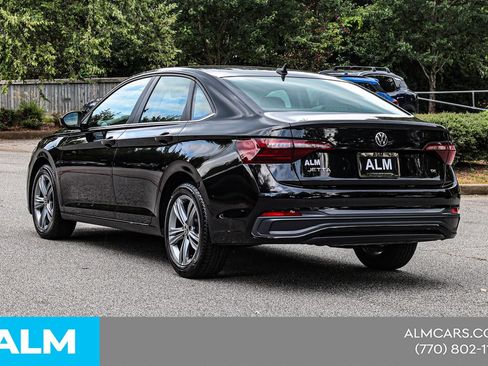 Used 2024 Volkswagen Jetta SE FWD image 8