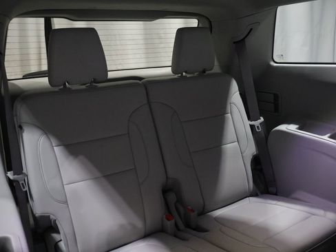 Used 2023 GMC Acadia SLT w/ Technology Package image 23