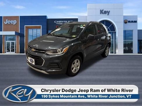 Used 2022 Chevrolet Trax LT w/ Driver Confidence Package AWD/4WD image 1