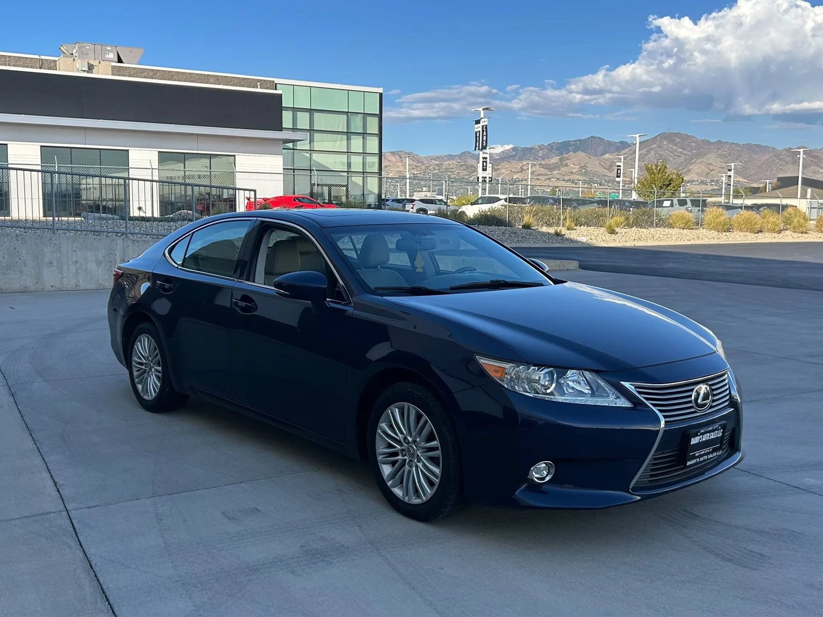 Used 2015 Lexus ES 350 w/ Luxury Package FWD image 7