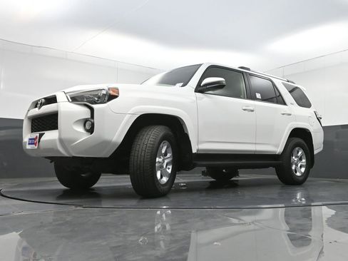 Used 2019 Toyota 4Runner SR5 AWD/4WD image 22
