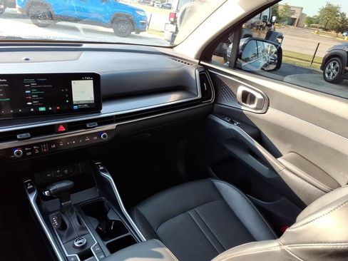 Used 2025 Kia Sorento S w/ Panoramic Sunroof Package FWD image 17