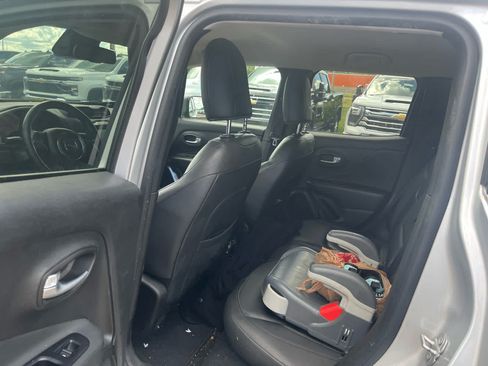 Used 2019 Jeep Renegade Limited AWD/4WD image 9