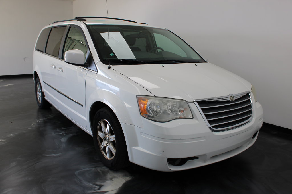 Used 2009 Chrysler Town & Country Touring FWD image 28