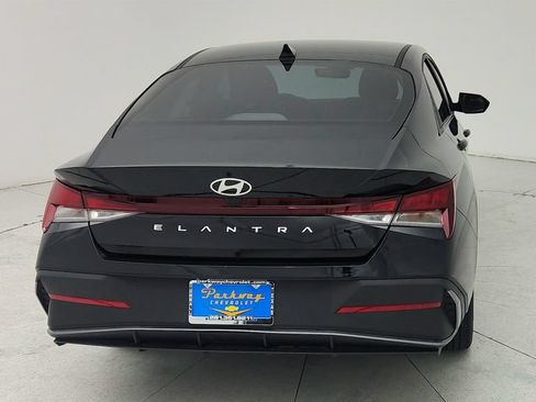 Used 2024 Hyundai Elantra SEL FWD image 6