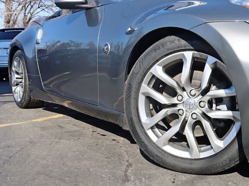Used 2013 Nissan 370Z Touring RWD image 5