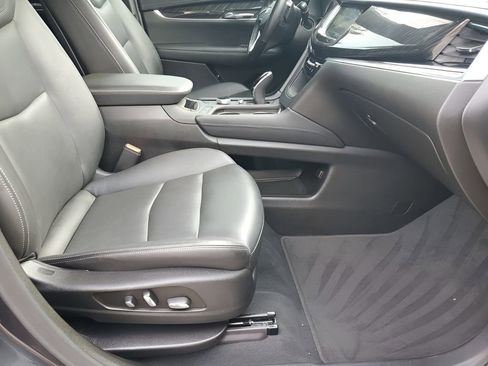 Used 2022 Cadillac XT6 Premium Luxury image 17