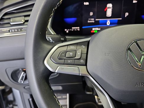 Certified 2023 Volkswagen Tiguan SE R-Line FWD image 18