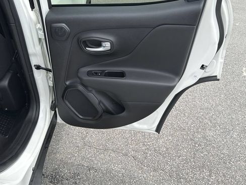 Used 2023 Jeep Renegade Latitude w/ Sun/Sound Group AWD/4WD image 16