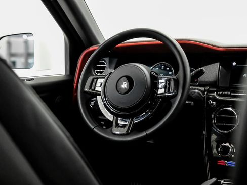 Used 2023 Rolls-Royce Cullinan Black Badge image 13