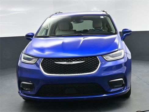 Used 2021 Chrysler Pacifica Touring-L image 11