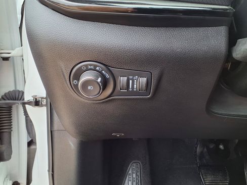 Used 2025 Jeep Compass Trailhawk AWD/4WD image 24