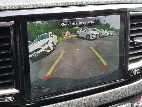 Used 2024 Chrysler Pacifica Touring-L FWD image 17