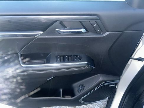 Used 2025 GMC Acadia Elevation image 10