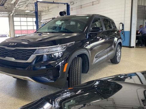 Used 2023 Kia Seltos LX AWD/4WD image 3