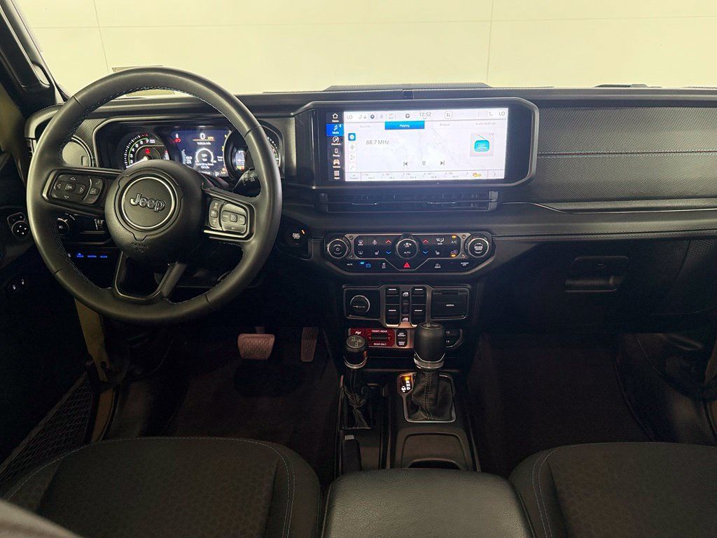 Used 2025 Jeep Wrangler Unlimited Rubicon 4xe w/ Convenience Group AWD/4WD image 15
