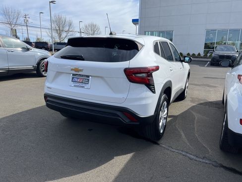 Used 2024 Chevrolet Trax LS image 5