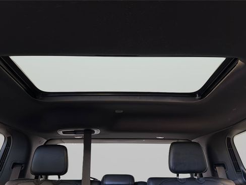 Used 2023 Jeep Wagoneer Series II w/ Premium Group I AWD/4WD image 32