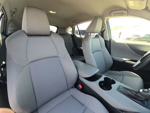 Used 2022 Toyota Venza LE image 17