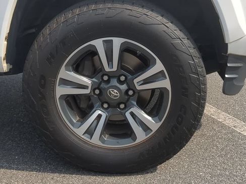 Used 2016 Toyota Tacoma TRD Sport w/ Towing Package RWD image 30