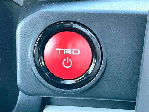 Certified 2024 Toyota Tacoma TRD Off-Road image 35