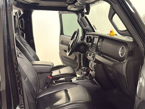 Used 2018 Jeep Wrangler Unlimited Sahara image 18