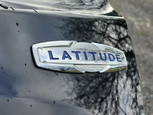 Certified 2022 Jeep Renegade Latitude w/ Convenience Group image 30