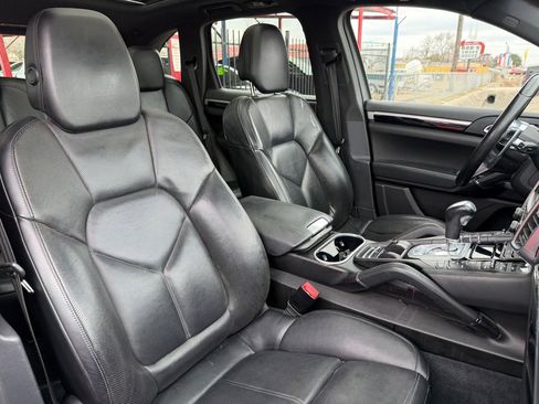 Used 2016 Porsche Cayenne image 37