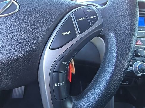 Used 2017 Hyundai Elantra GT image 32