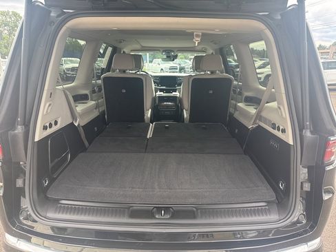 Used 2022 Jeep Wagoneer Series III w/ Premium Group I image 19