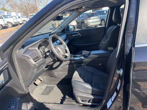 Used 2025 Mitsubishi Outlander SE image 4