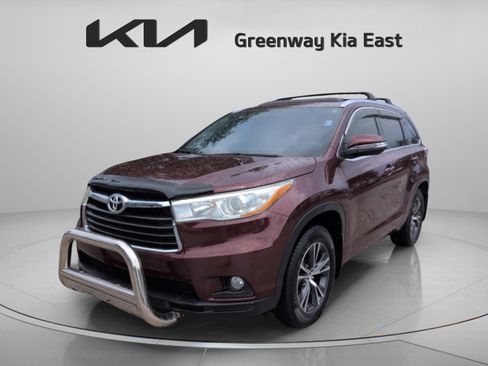 Used 2016 Toyota Highlander XLE AWD/4WD image 9