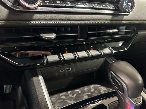 Used 2023 Chevrolet Colorado LT w/ LT Convenience Package image 25