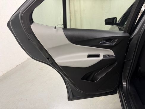 Used 2019 Chevrolet Equinox LS w/ LS Convenience Package FWD image 15