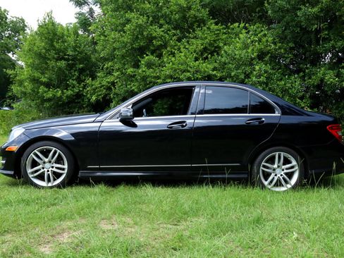 Used 2014 Mercedes-Benz C 250 Sedan image 2