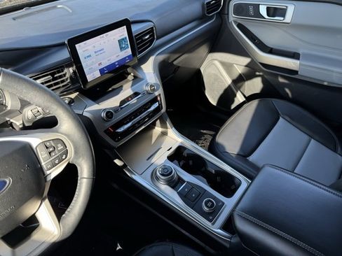 Certified 2022 Ford Explorer XLT w/ Equipment Group 202A image 16