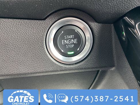 Used 2025 Chevrolet Traverse LT image 28