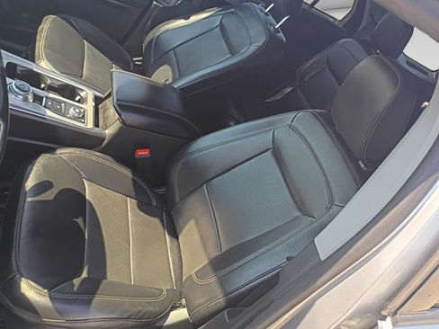 Used 2024 Ford Explorer Limited AWD/4WD image 21