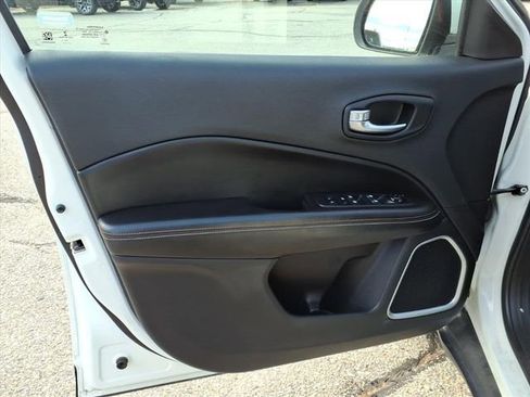 Used 2021 Jeep Compass Latitude image 10