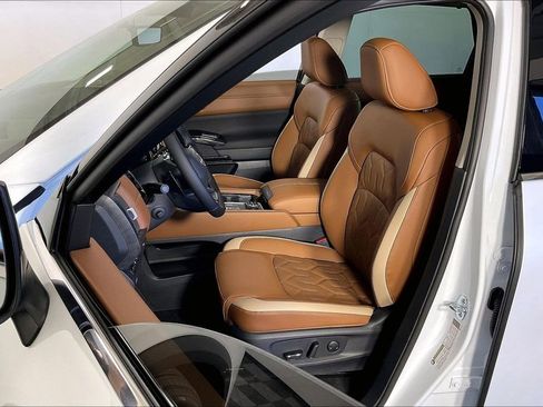 New 2026 Nissan Pathfinder Platinum AWD/4WD image 12