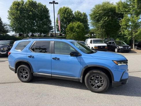 Used 2024 Honda Pilot TrailSport image 3