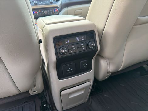 Used 2018 GMC Acadia Denali w/ Technology Package FWD image 23