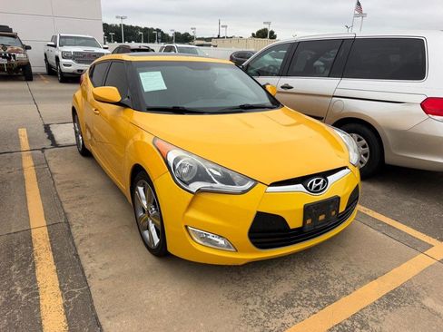 Used 2016 Hyundai Veloster w/ Option Group 02 FWD image 2